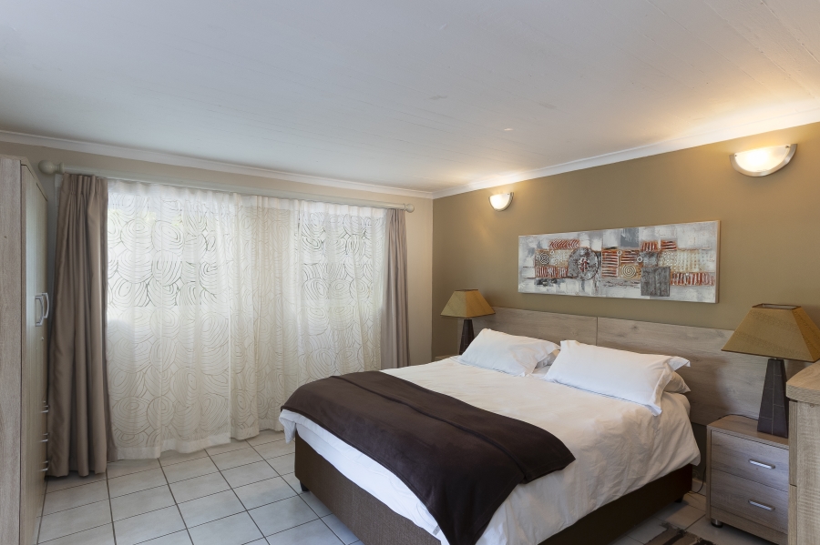 6 Bedroom Property for Sale in Roundhay Western Cape